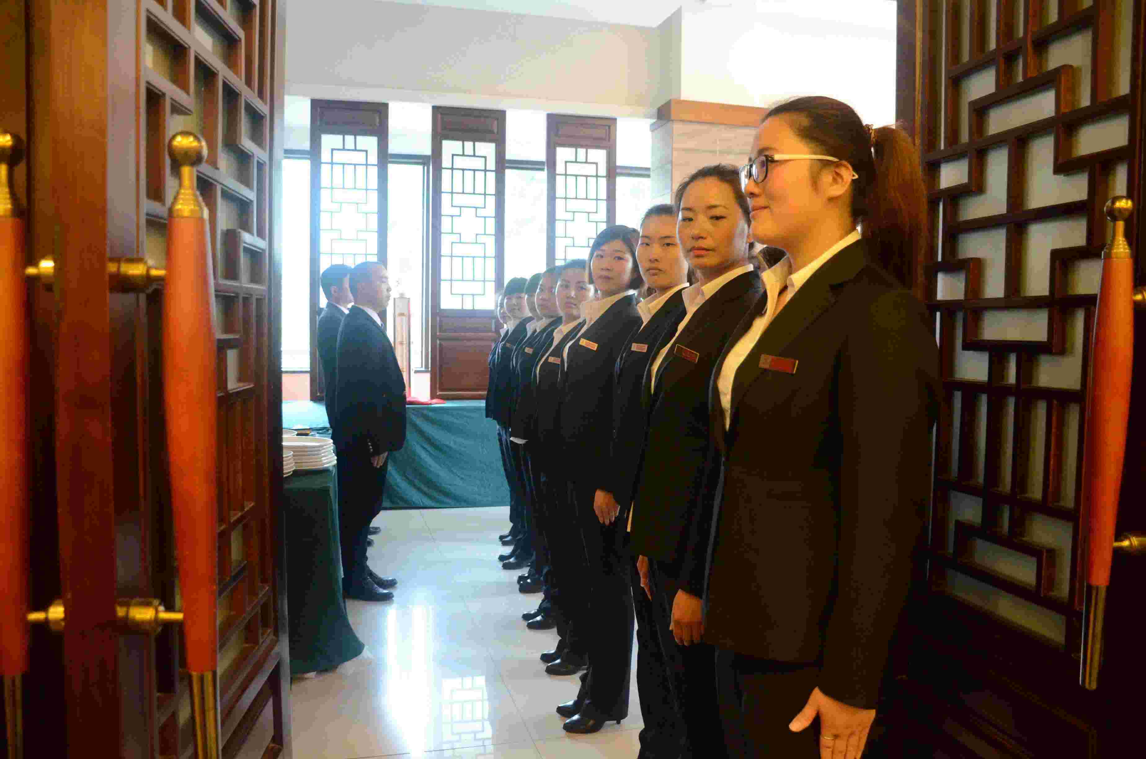 喜有沃裝飾不銹鋼管生產(chǎn)廠家員工.jpg 喜有沃裝飾不銹鋼管生產(chǎn)廠家員工.jpg