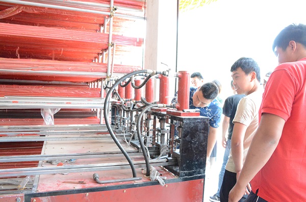 304不銹鋼管全自動(dòng)切割 304不銹鋼管全自動(dòng)切割