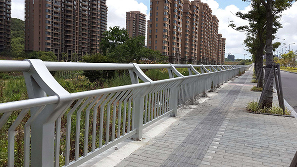道路不銹鋼護(hù)欄 道路不銹鋼護(hù)欄