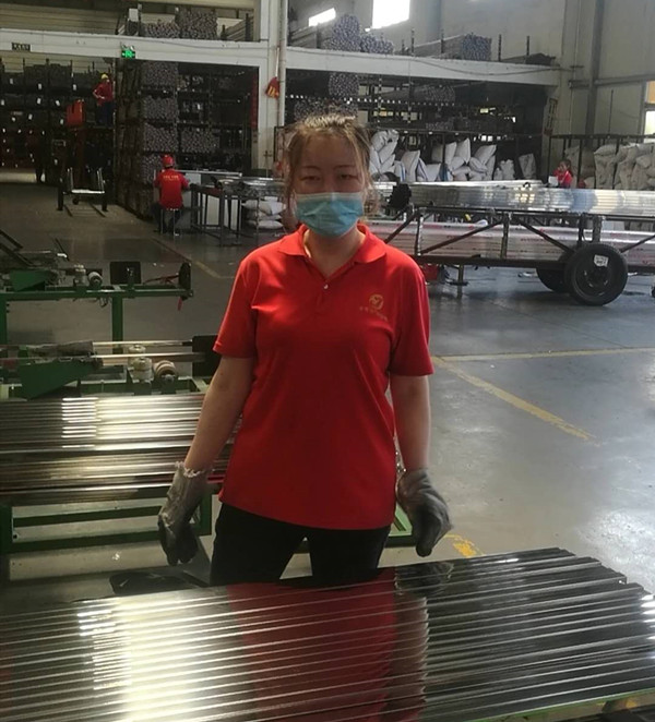 喜有沃不銹鋼管廠家質(zhì)檢工郭愛蘭 喜有沃不銹鋼管廠家質(zhì)檢工郭愛蘭