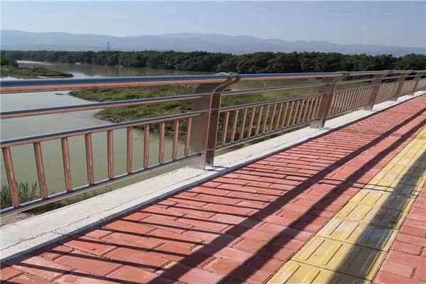 304不銹鋼管護(hù)欄 304不銹鋼管護(hù)欄