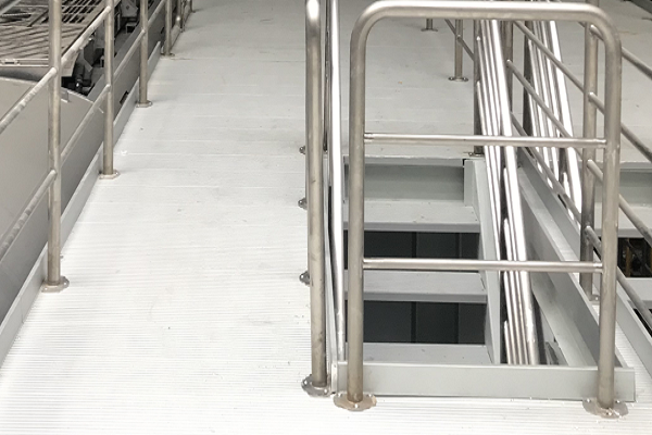 深圳地鐵304不銹鋼管護(hù)欄項(xiàng)目現(xiàn)場實(shí)拍 深圳地鐵304不銹鋼管護(hù)欄項(xiàng)目現(xiàn)場實(shí)拍