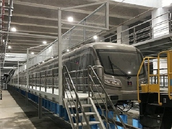 深圳地鐵304不銹鋼管護(hù)欄項(xiàng)目現(xiàn)場實(shí)拍 深圳地鐵304不銹鋼管護(hù)欄項(xiàng)目現(xiàn)場實(shí)拍