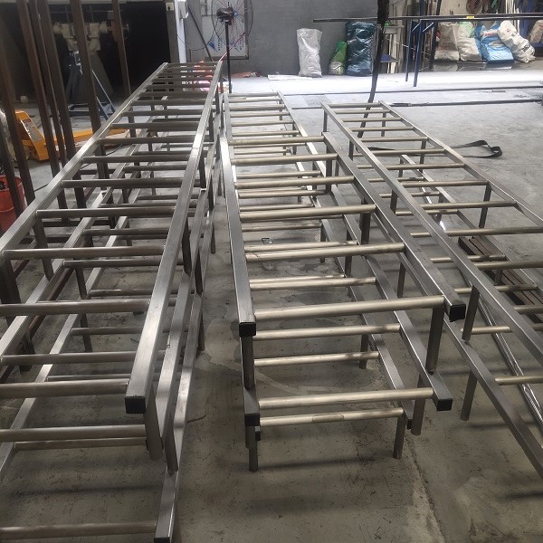 不銹鋼爬梯 不銹鋼爬梯