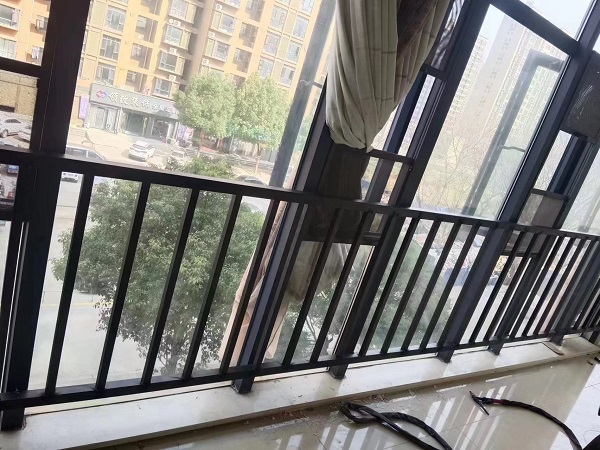 不銹鋼陽臺(tái)護(hù)欄 不銹鋼陽臺(tái)護(hù)欄