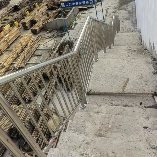 安裝好的不銹鋼護欄